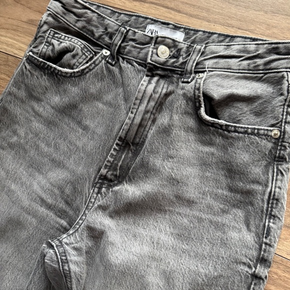 Zara Raw Hem Straight Jeans | Size 4 | Grey Wash - Picture 4 of 6